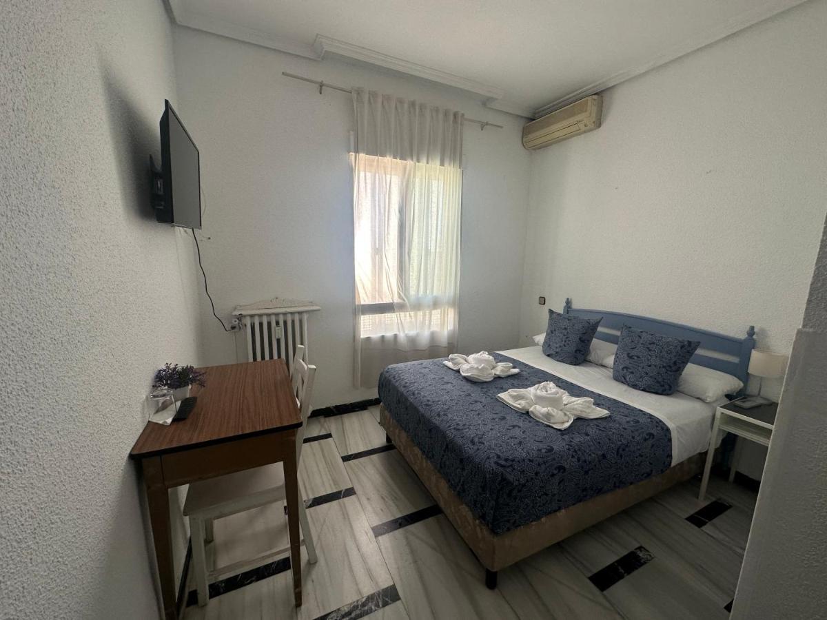 Hostal Arrate Madrid Bagian luar foto