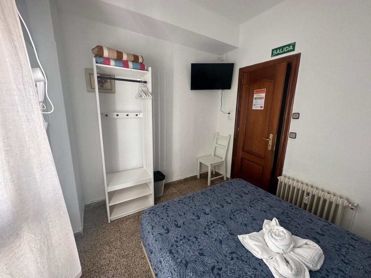 Hostal Arrate Madrid Bagian luar foto