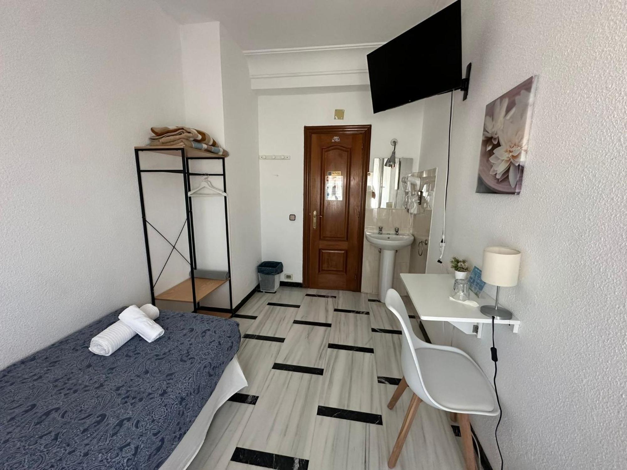 Hostal Arrate Madrid Bagian luar foto