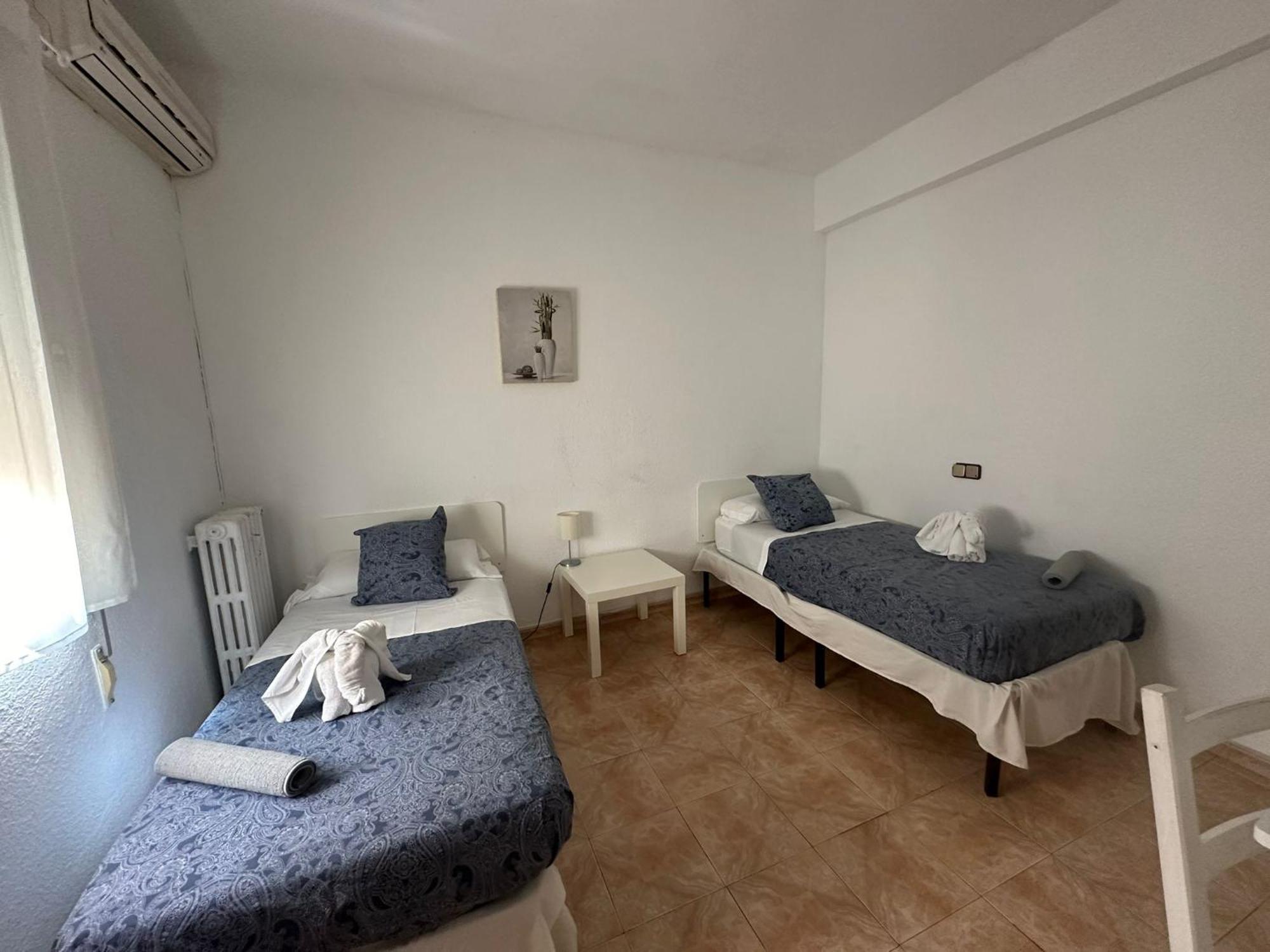 Hostal Arrate Madrid Bagian luar foto