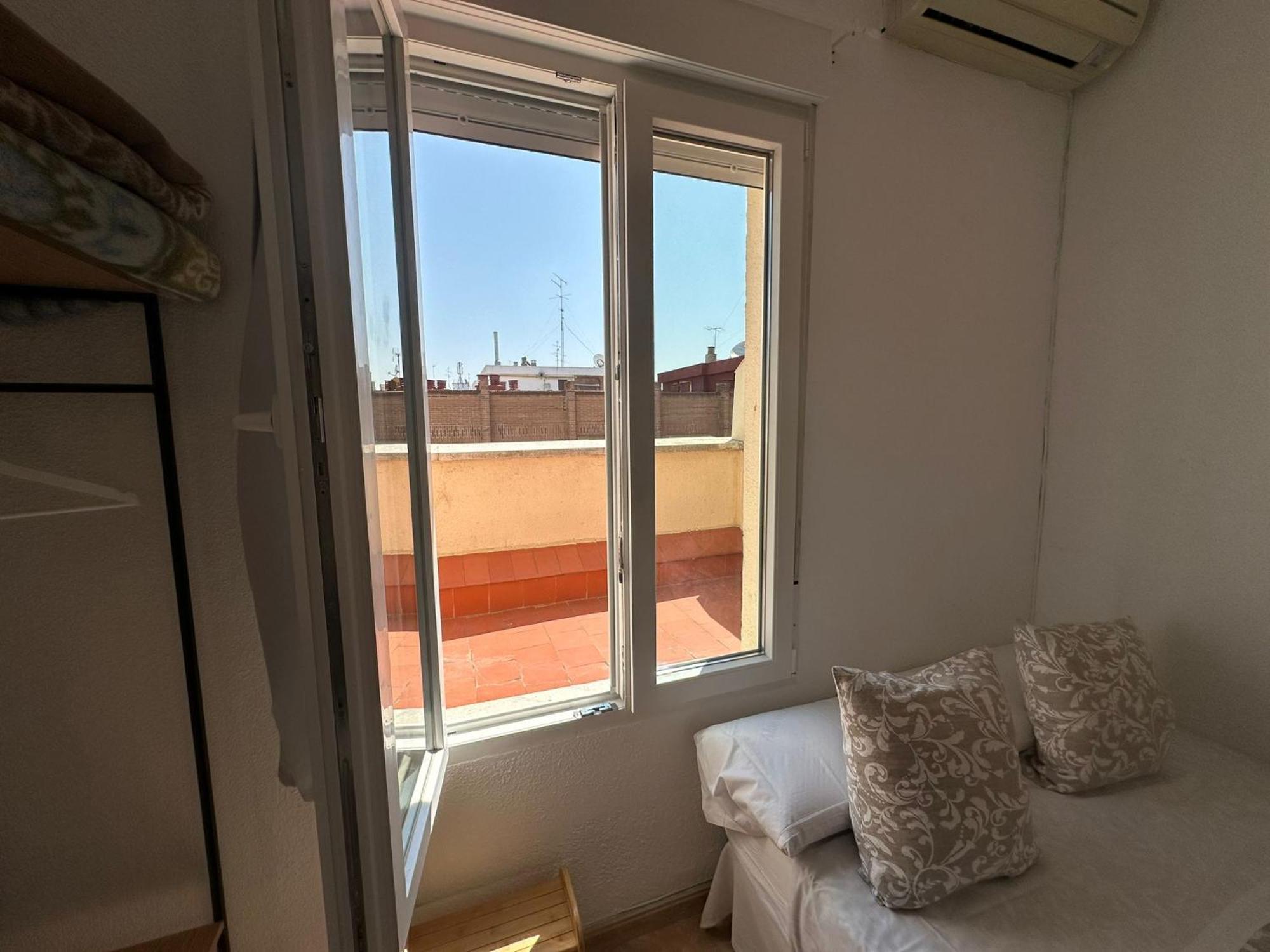 Hostal Arrate Madrid Bagian luar foto