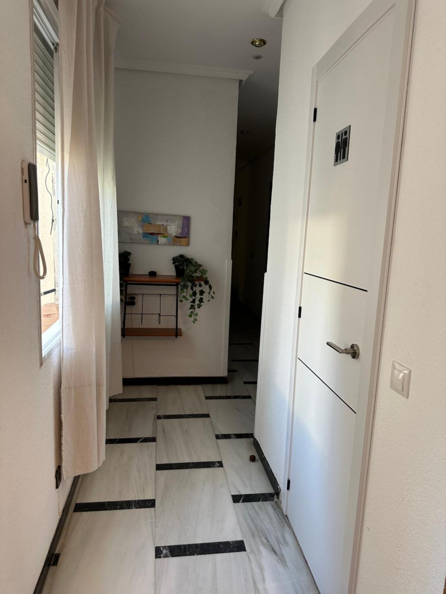 Hostal Arrate Madrid Bagian luar foto