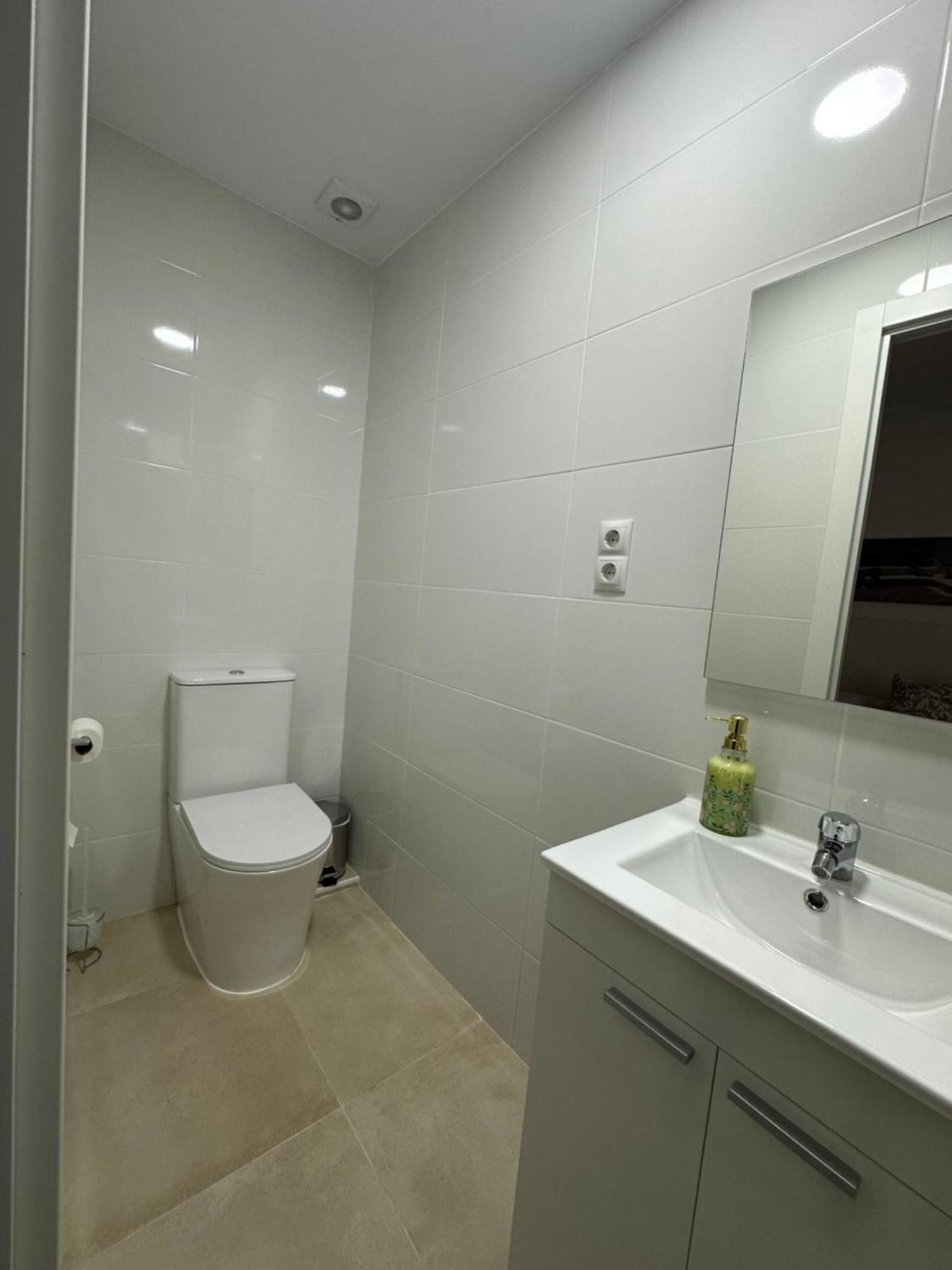 Hostal Arrate Madrid Bagian luar foto