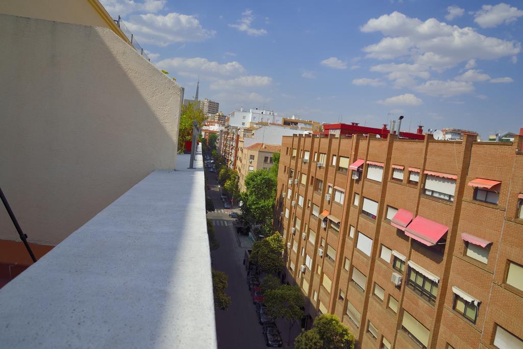 Hostal Arrate Madrid Bagian luar foto